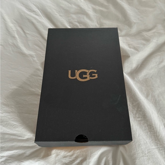 UGG Slippers - Men’s Brand New (in box) Size 10 - Picture 2 of 4